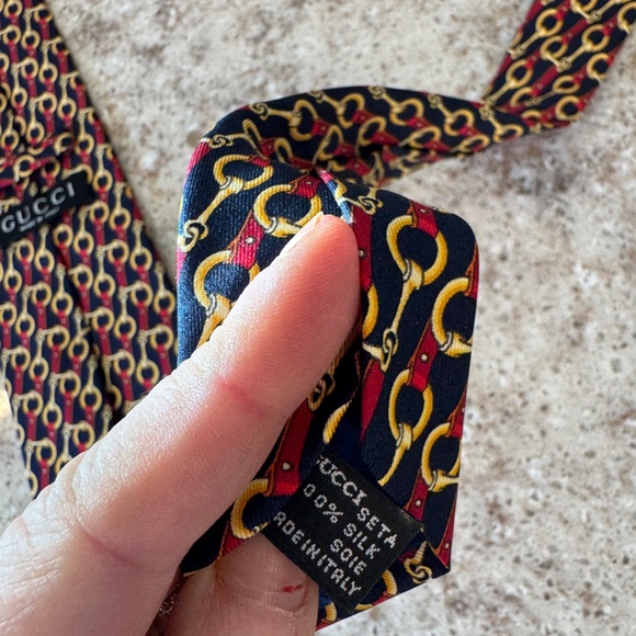 GUCCI MEN'S SILK TIE BRAND NEW WIDEST 3" 10 RED & NAVY BLUE WITH GOLD PATTERN - Picture 4 of 4